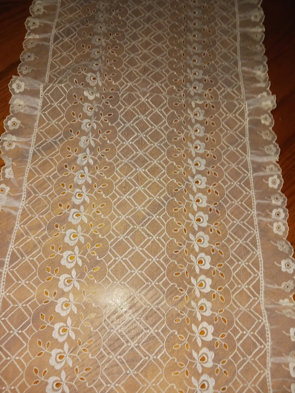 Gorgeous Vintage Table Runner - Elegant Floral Design